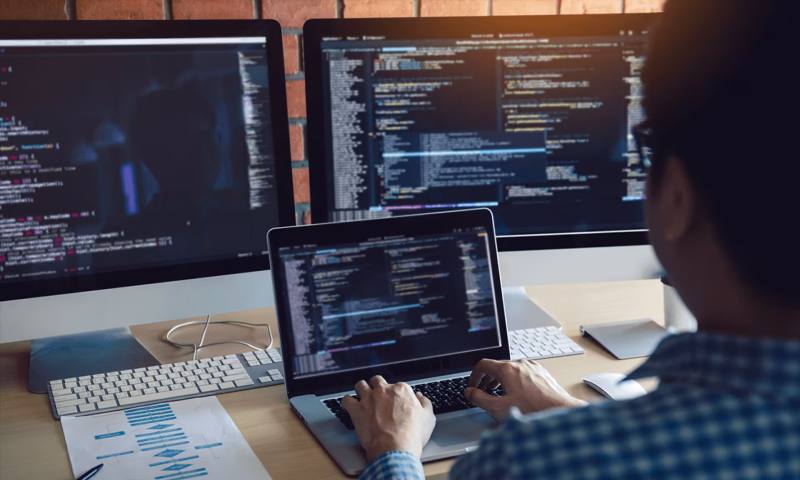 数据科学选型：R与Python如何赋能坊子区网站建设？